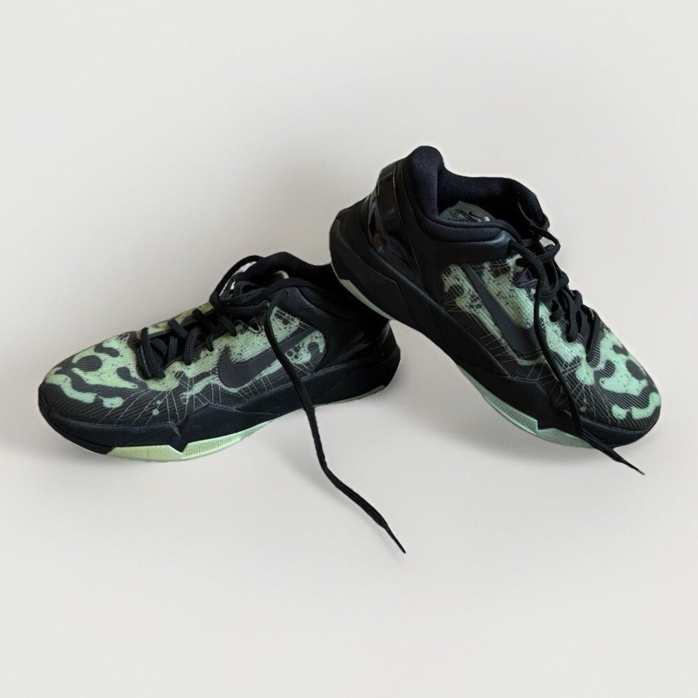 Nike Kobe 8 GS Poison Dart Frog Basketball Shoes Youth 5.5Y 555035-301